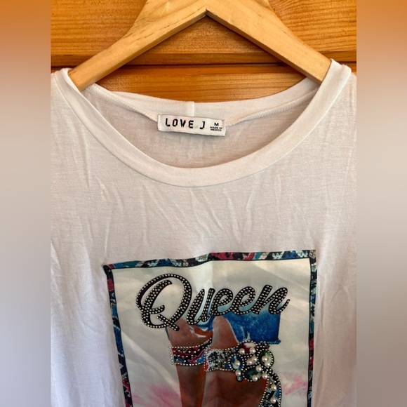 Beautiful Decorative T-Shirt With Faux Pearls and Jewel M - Picture 4 of 5